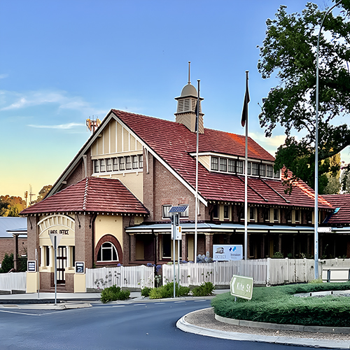 Lands Office Orange NSW by Kgbo CC BY SA 4.0 from wikimedia resized to 500x500